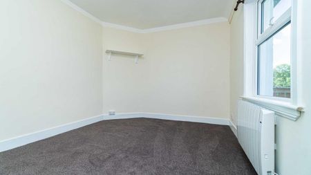 2 bedroom semi-detached house to rent - Photo 4