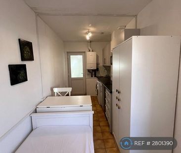 Studio to rent - Photo 6