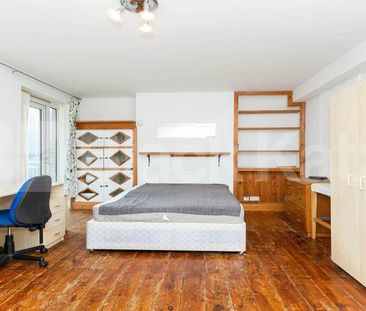 3 Bedroom, 1 bath, 1 reception Flat - Photo 3