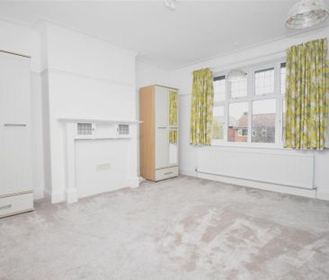 4 bedroom semi-detached house to rent - Photo 5