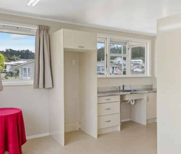 Renovated and secure - Photo 3