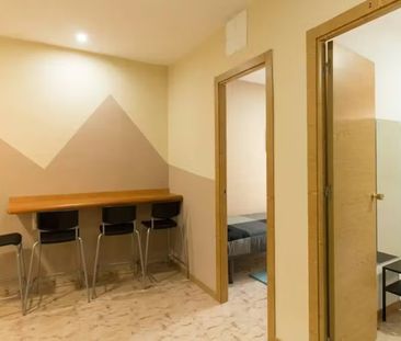 Carrer de Besalú, Barcelona, Catalonia 08026 - Photo 2