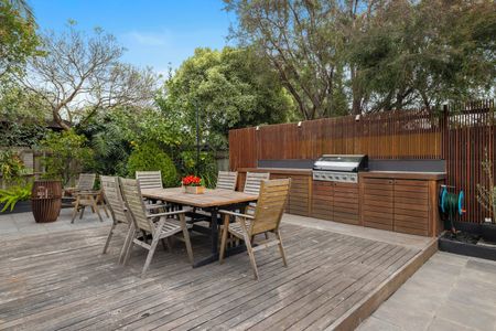 Warm and inviting family home - Photo 5