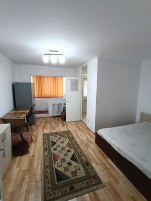 Dristor etaj 2 semidecomandat - Photo 1