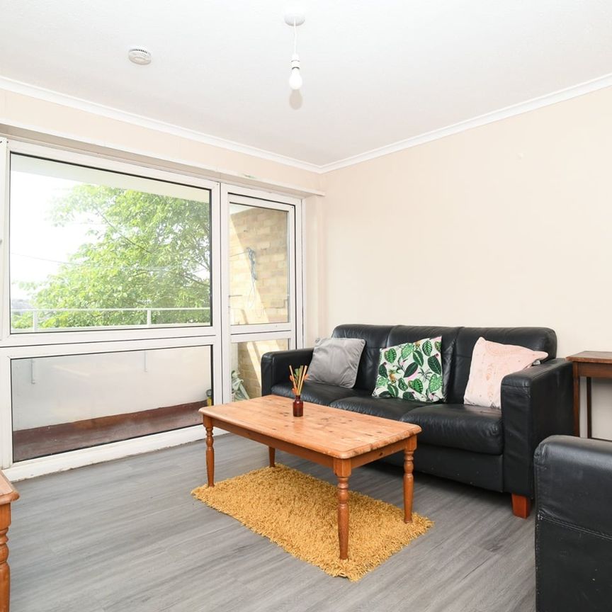 4 Bed Flat, Highbrook Close, BN2 - Photo 1