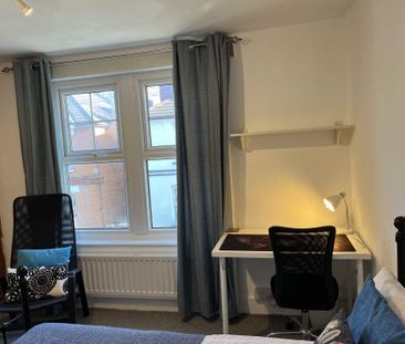 Room 6, 25 Springfield Road, Guildford, Surrey GU1 4DW - Photo 6