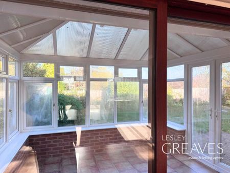 3 bedroom detached bungalow to rent - Photo 3