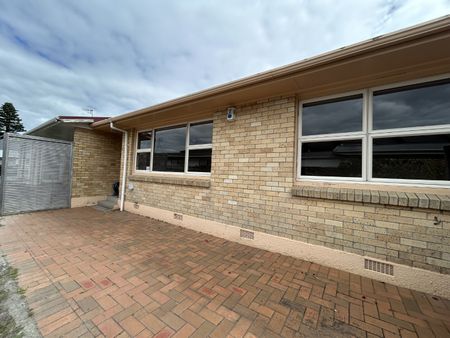 Beachside Living at the Base of Mount Maunganui - Mt Maunganui - Photo 3