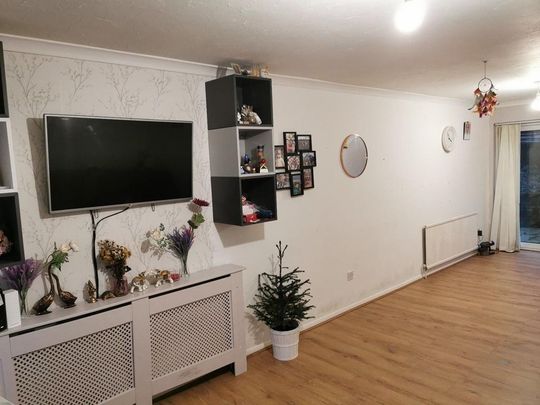 3 bedroom end of terrace house to rent - Photo 1