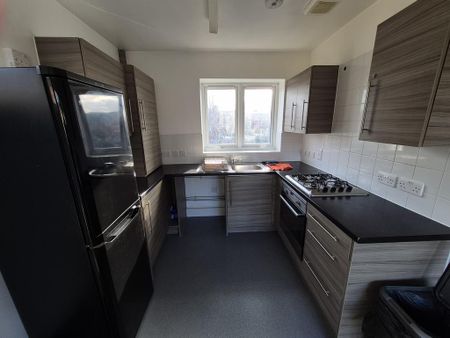 2 bedroom flat to rent - Photo 4