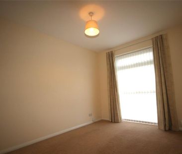 3 bedroom end of terrace house to rent - Photo 2