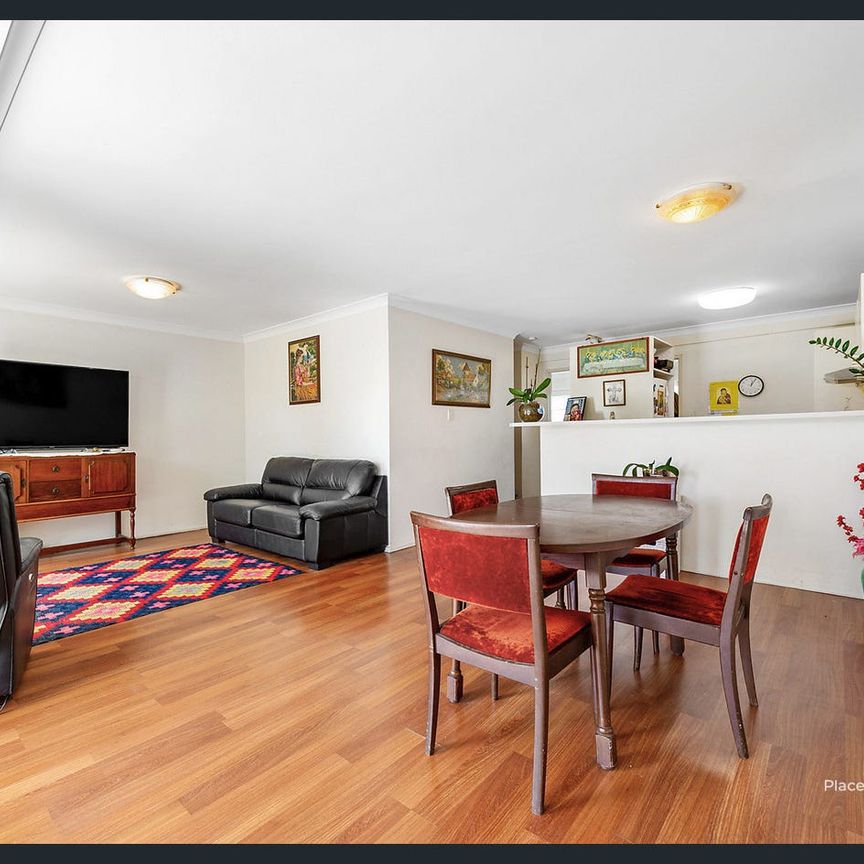 Spacious Apartment with City Views and Private Courtyard - Photo 1