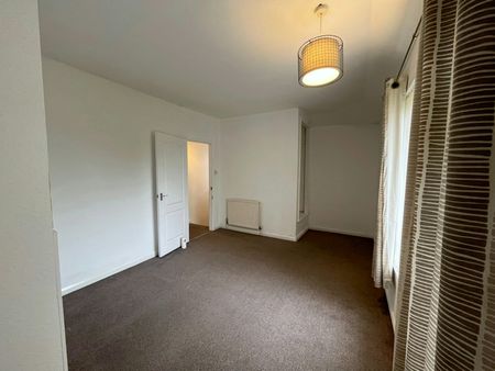 Semi-detached house to rent on - Photo 5