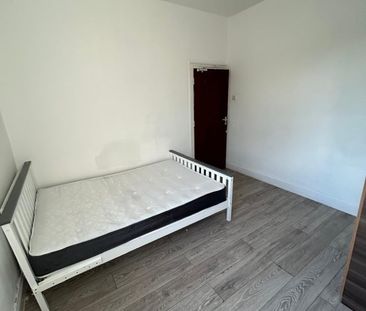 Room in a Shared House, Brownhill Road, SE6 - Photo 6