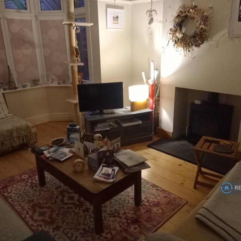 1 bedroom in a house share to rent - Photo 1