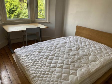 4 bedroom semi-detached house to rent - Photo 2