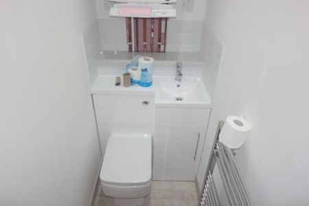 2 bedroom apartment to rent - Photo 5