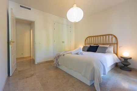 5 bedroom luxury Townhouse for rent in Marbella, Spain - Photo 4