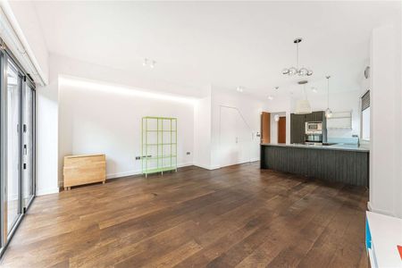 Three bedroom property in an exclusive gated development of five contemporary houses. - Photo 3