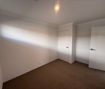 Beachside Living - 4 Bed, 2 Bath, 2 Car Garage - Photo 5