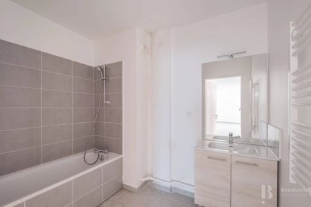 Rental Apartment Bordeaux Saint-Jean - Photo 4