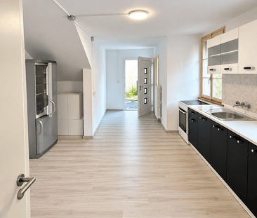Helle Wohnung mit ca. 100 m², Garten/Vorplatz & Parkplatz – ohne Depot - Photo 1
