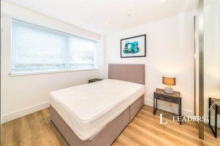 studio to rent Wood Street, East Grinstead, West Sussex, RH19 - Photo 3