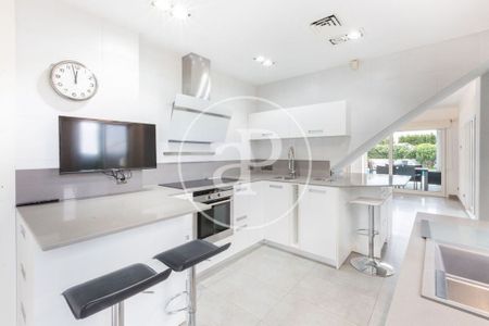 4 bedroom luxury Villa for rent in Bétera, Valencia - Photo 5