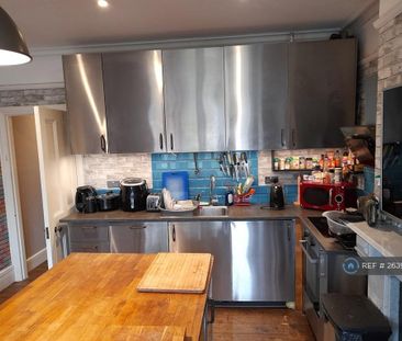 1 bedroom in a house share to rent - Photo 3