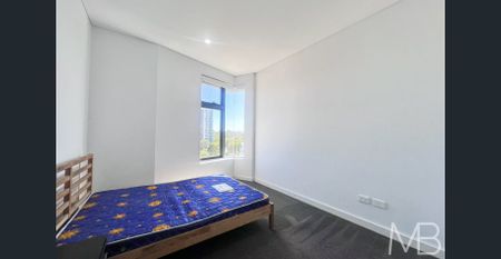 MODERN ELEGANCE MEETS CITY CONVENIENCE - Photo 3