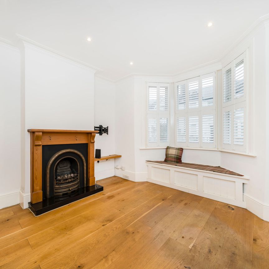 Eastcombe Avenue, Charlton, SE7, London - Photo 1