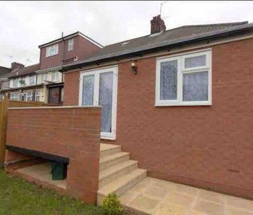 Beautiful 4/5 Bed house to let for £3500 in Wembley HA9 Available 7... - Photo 6