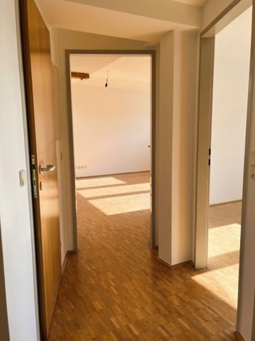 Gemütliche Dachgeschosswohnung mit Balkon und ruhiger Dachterrasse in zentraler Grazer Lage - Photo 3
