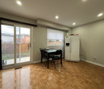 For Lease - 4327 Burnaby Court, Mississauga, Ontario - Photo 6