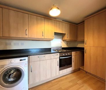 2 bedroom flat to rent - Photo 2