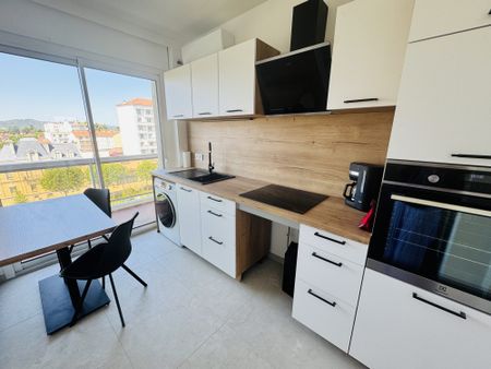 Location Appartement 5 pièces 106m² ROMANS SUR ISERE 26100 - Photo 5