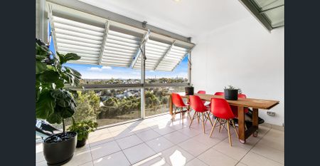 Executive Apartment with district and CBD skyline vistas - Photo 5