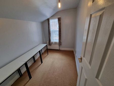 3 Bed Student Accommodation - Photo 4