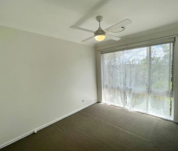 Charming 4-Bedroom Home in Quiet Hazelbrook Cul-de-Sac! - Photo 6