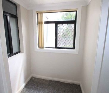 Oversized one bedroom apartment! - Photo 2