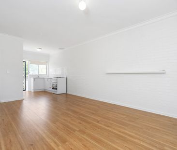 Refurbished unit in peaceful, well-connected suburb - Photo 3