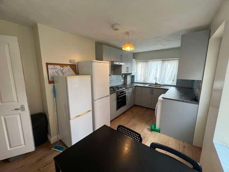 Milton Road, SO15 - Photo 5