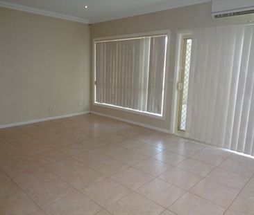 TOWNHOUSE TEMPTATION - Photo 4