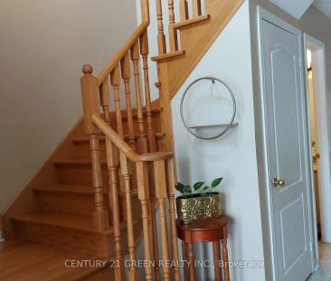 33 Bramfield Street #Upper - Photo 4