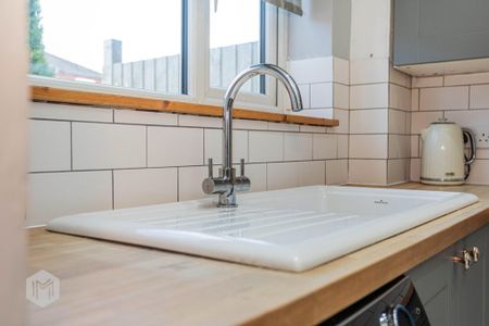 2 bedroom terraced house to rent - Photo 2