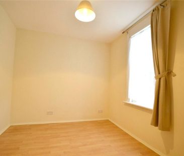 3 bedroom end of terrace house to rent - Photo 4