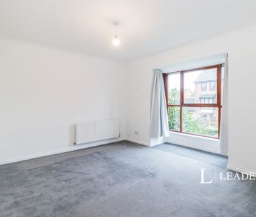 3 bedroom house to rent Farriers Road, Epsom, KT17 - Photo 1