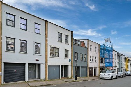 Stunning 3-Bedroom Townhouse in the Heart of Clifton Village - Photo 2