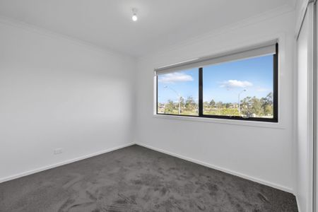 204 Henry Road Pakenham VIC - Photo 2