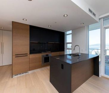 One Burrard; 30th floor 2 bed/2 bath w/office/ flex space, 1 parking - Photo 1